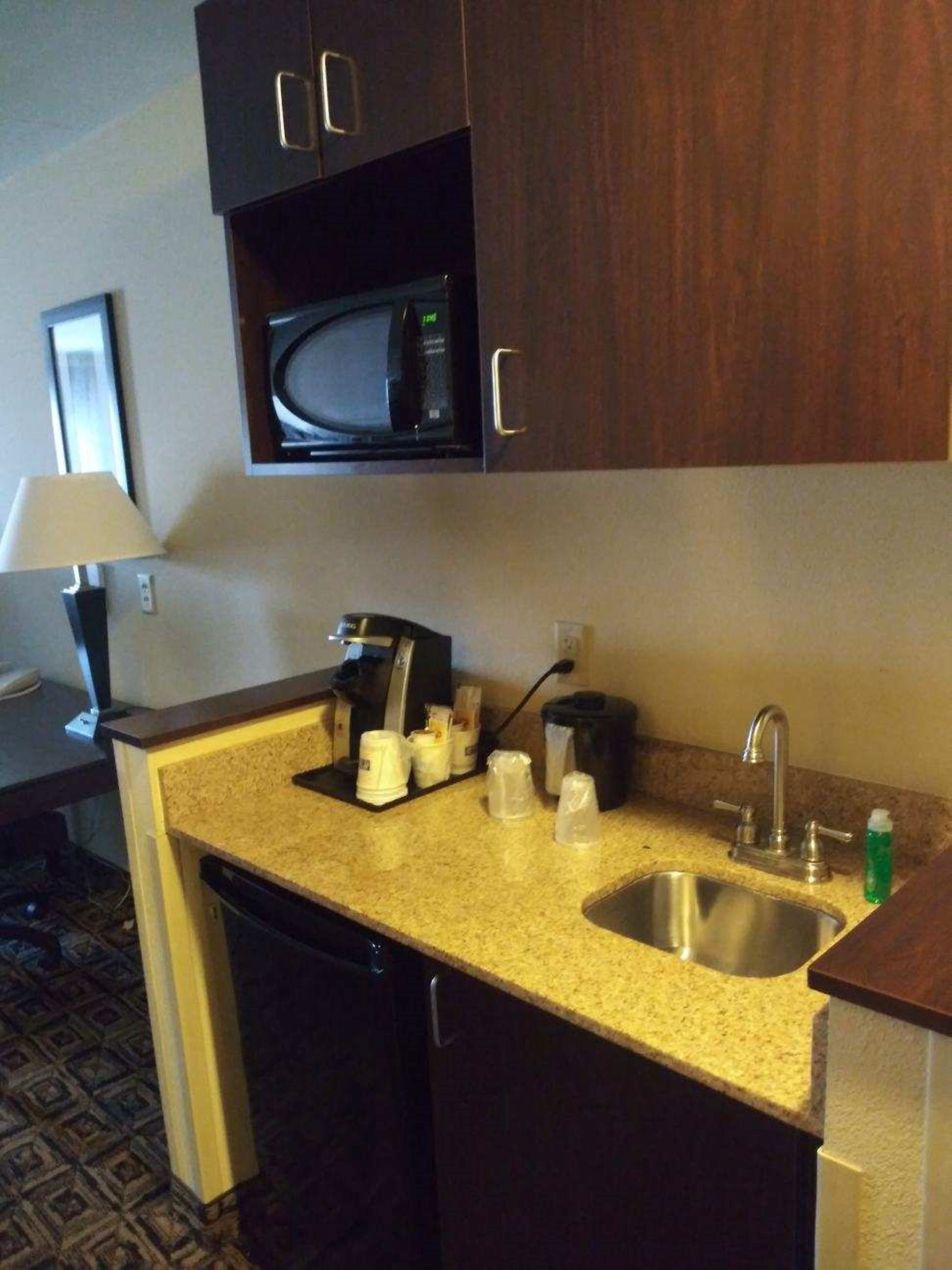Enjoy the convenience of our in-room kitchenette. 