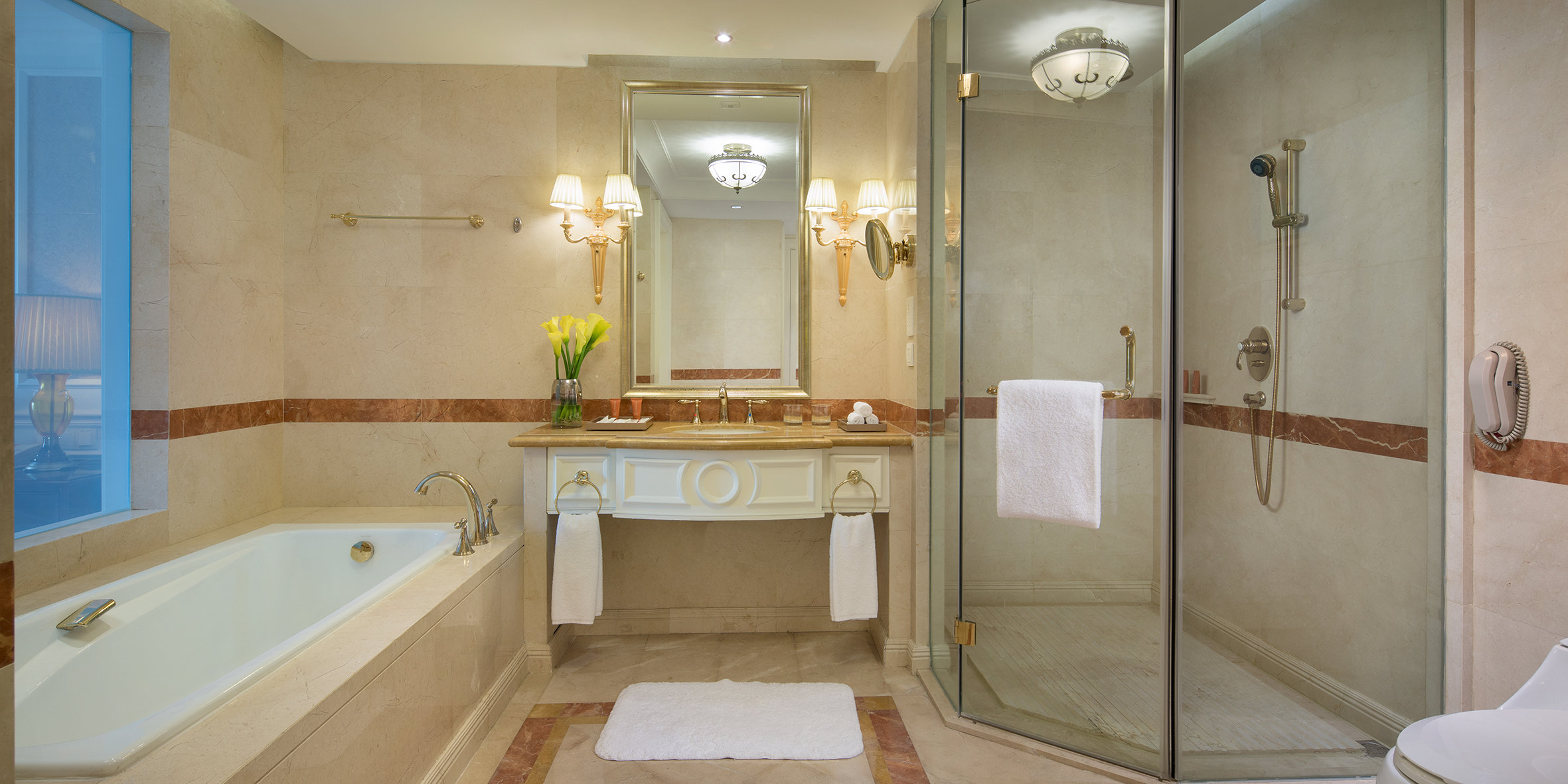 CROWNE PLAZA QINGDAO OCEAN SPRING R-guestroom-Guest Bathroom.jpg