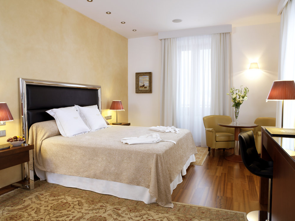 Mirador de Dalt Vila-guestroom-DOUBLE SUPERIOR ROOM.jpg
