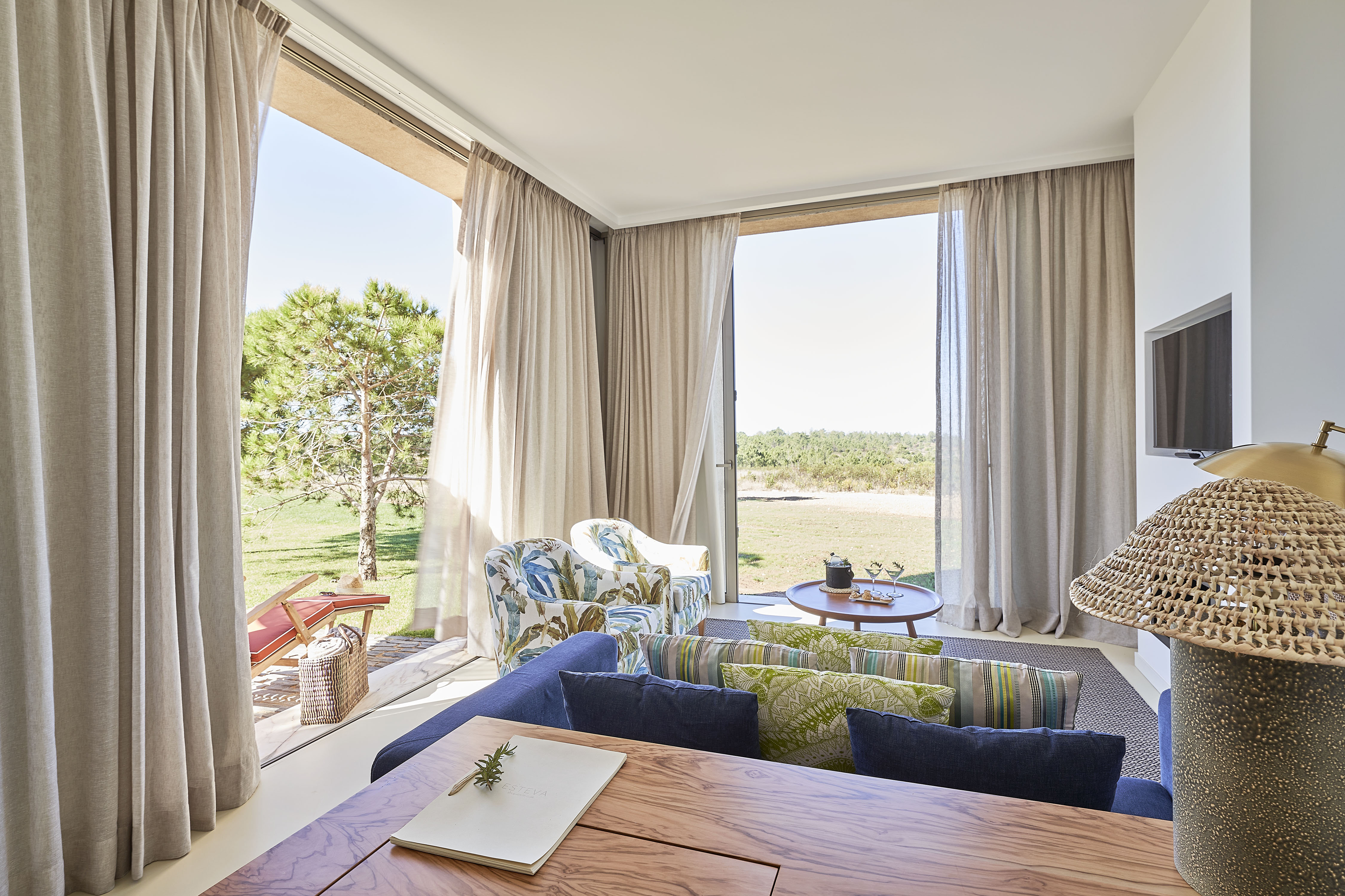 PRAIA DO CANAL NATURE RETREAT-guestroom-Grand Suite Living Room.jpg