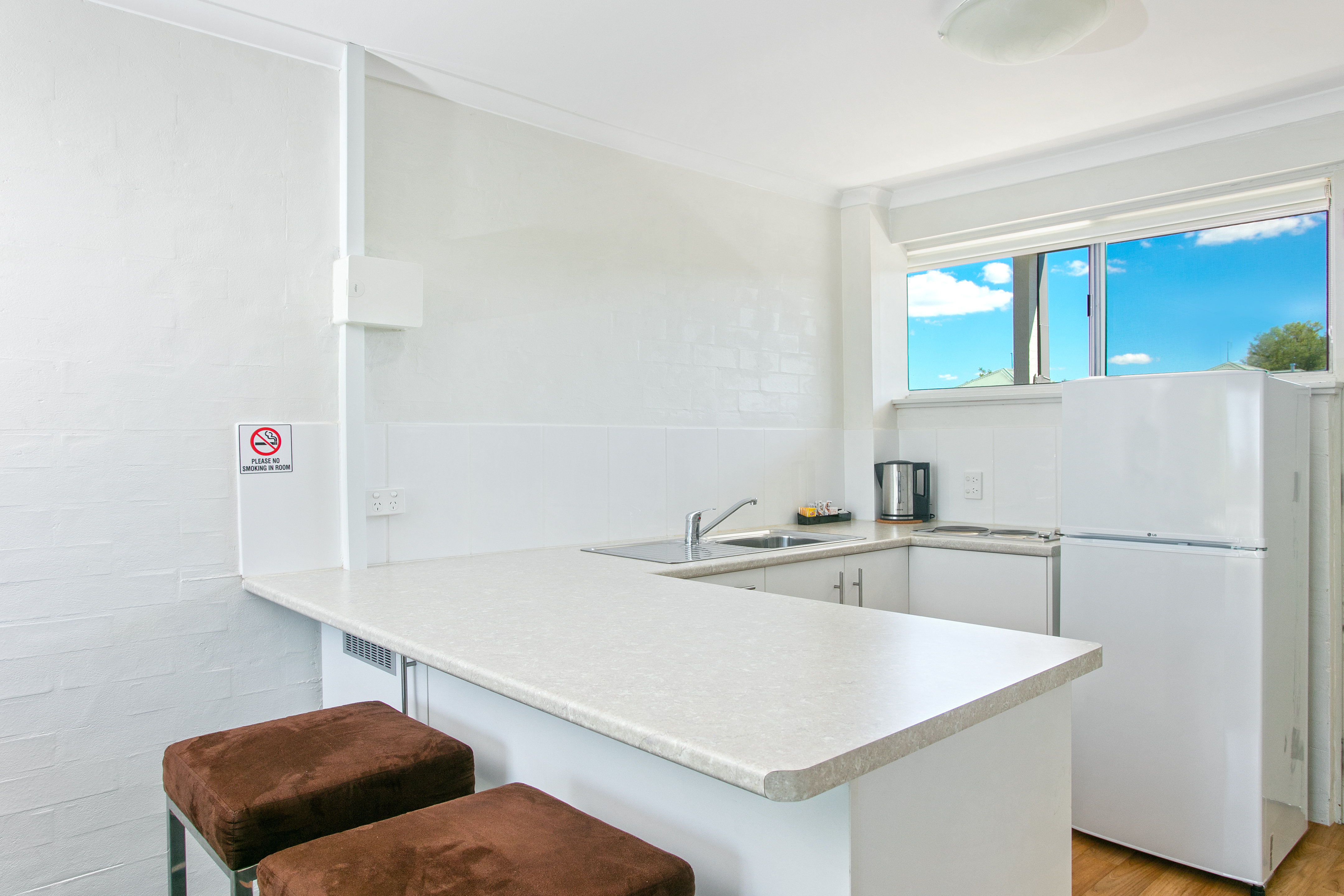 BATHURST STUDIO APARTMENTS-guestroom-Kitchen.jpg