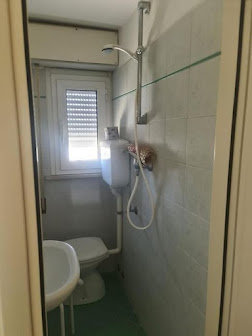 HOTEL STACCOLI-guestroom-BATHROOM.jpg