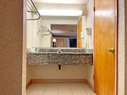  - Red Carpet Inn Williamstown