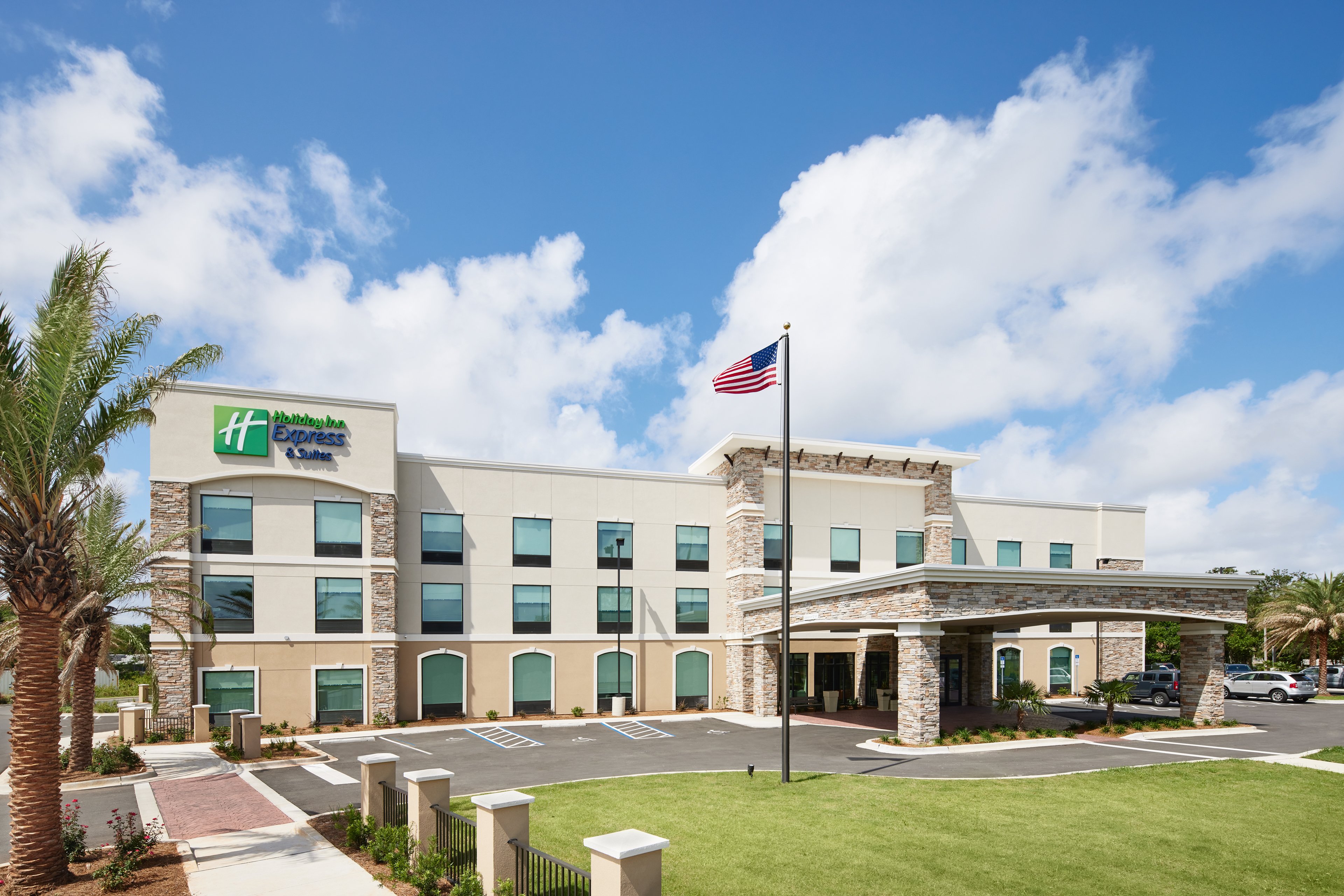 HOLIDAY INN EXP STES GULF BREEZE BY-guestroom-Welcome to Holiday Inn Express & Suites Gulf Breeze-Pensacola!.jpg