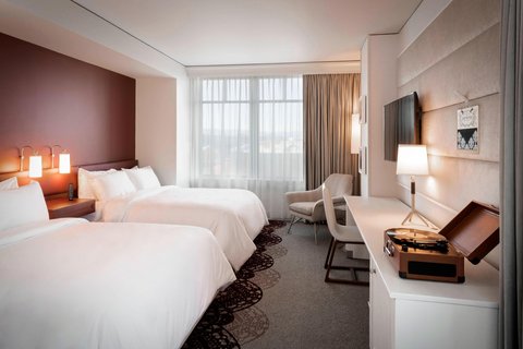 THE ELIZABETH HOTEL - Photo 4