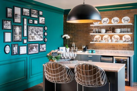 THE ELIZABETH HOTEL - Photo 23