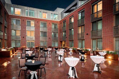 THE ELIZABETH HOTEL - Photo 51