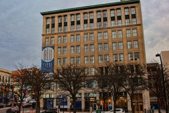 BLU-Tique Hotel Akron, a Tribute Portfolio Hotel