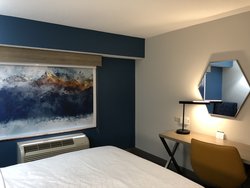  - Holiday Inn Express & Suites Donegal - I-70 & I-76, Exit 91