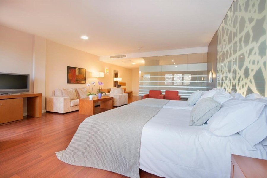 HOTEL GRANADA PALACE-guestroom-640693 Guest Room.jpg