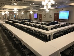  - Holiday Inn Martinsburg - I-81, Exit 13