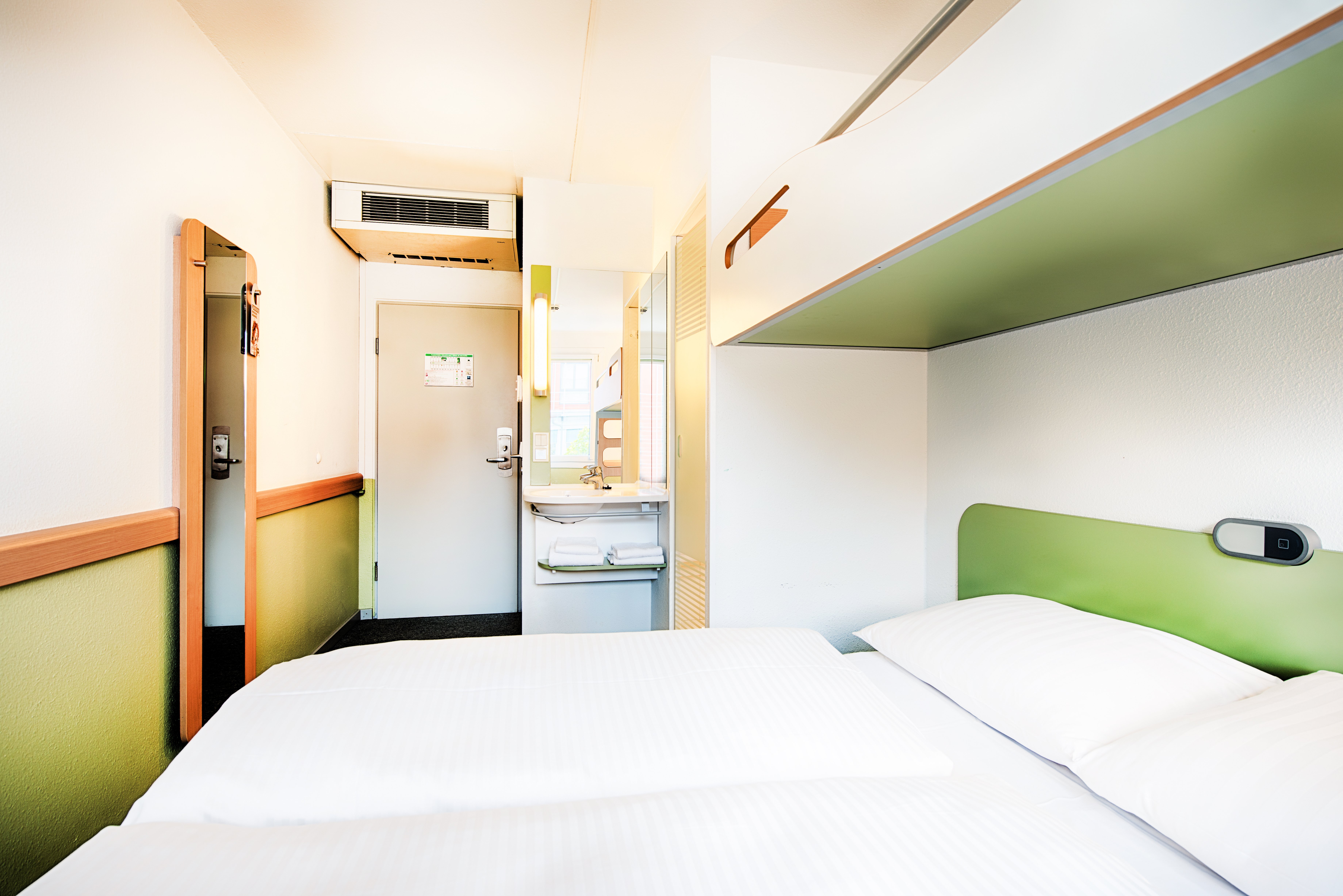 B&B HOTEL MUNCHEN-GARCHING-guestroom-GUEST ROOM.jpg