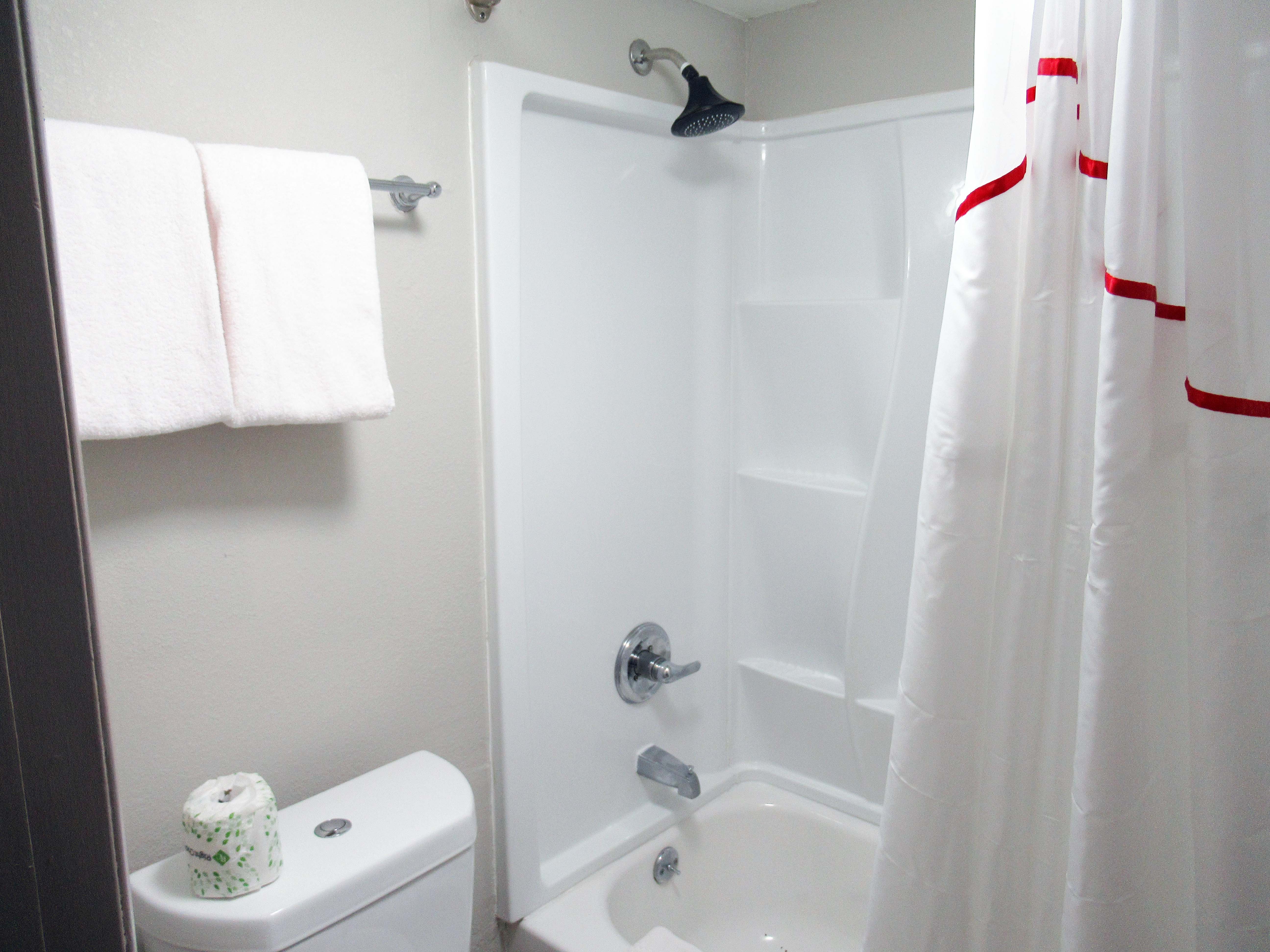RED ROOF WALTON - RICHWOOD-guestroom-Bath.jpg