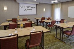  - Courtyard by Marriott Airport Indianapolis - I-74 & I-465, Exit 11