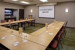  - Courtyard by Marriott Airport Indianapolis - I-74 & I-465, Exit 11