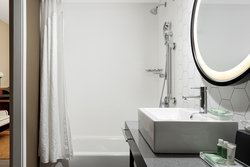  - Holiday Inn & Suites Downtown Nashville