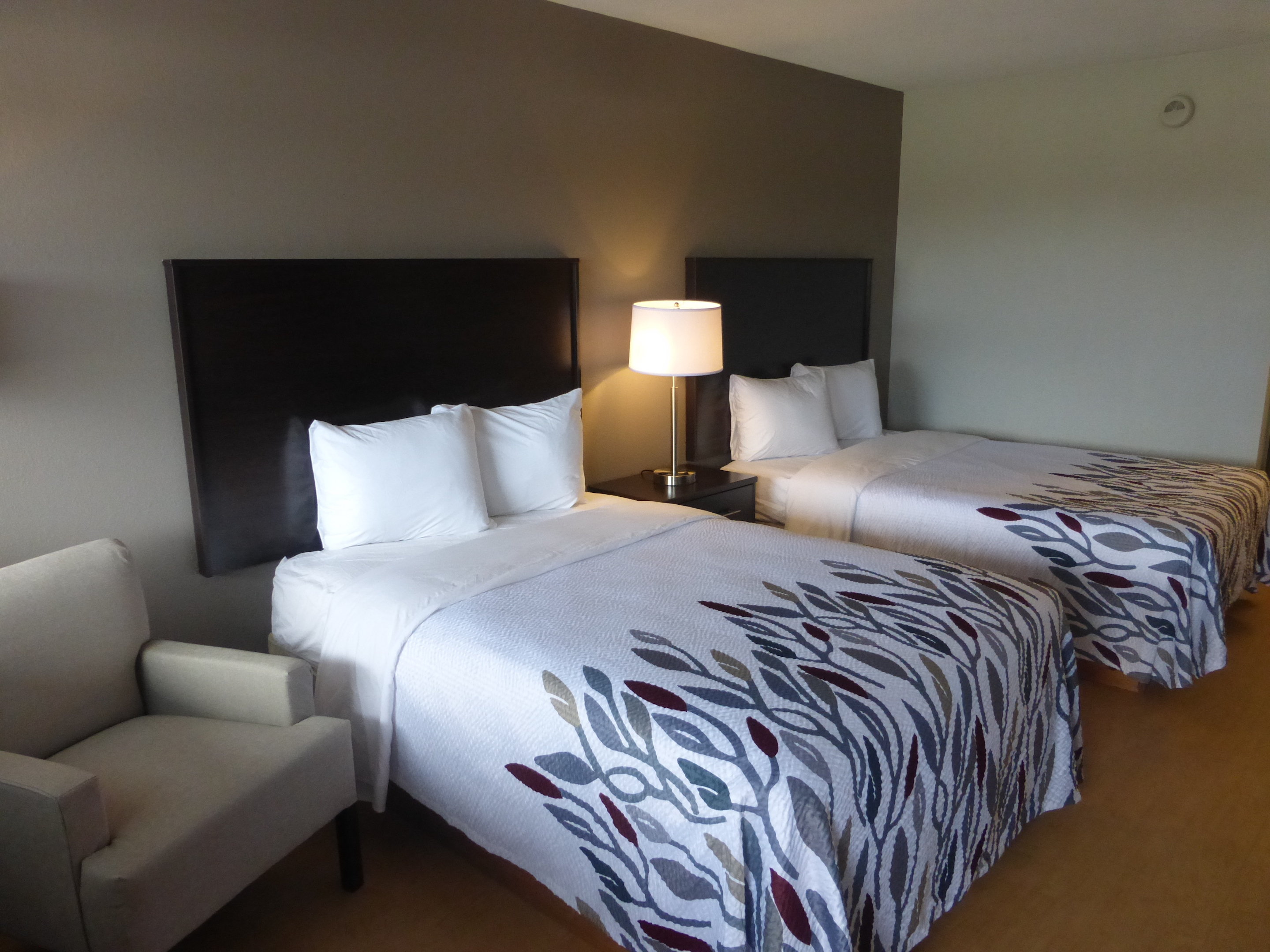 RED ROOF SOMERSET, PA-guestroom-Deluxe Full Beds.jpg