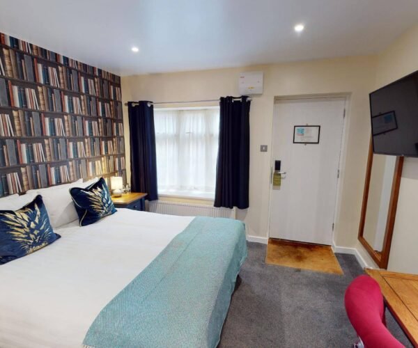 The Christopher Hotel-guestroom-Kingsize Double.jpg