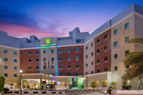 Conveniently located next to The Palm Jumeirah and Media City