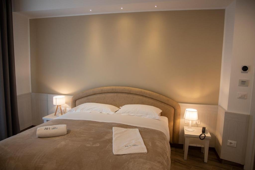 HOTEL ADRIATICO-guestroom-GUESTROOM.jpg