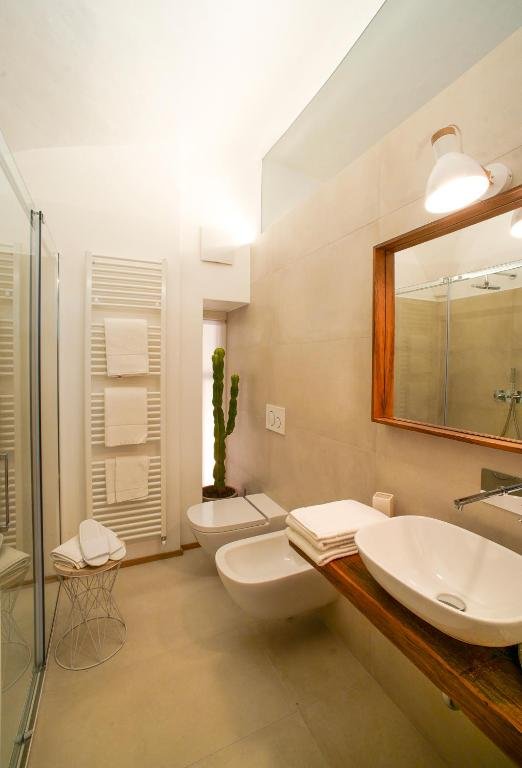 PALAZZO GIANI-guestroom-BATHROOM.jpg