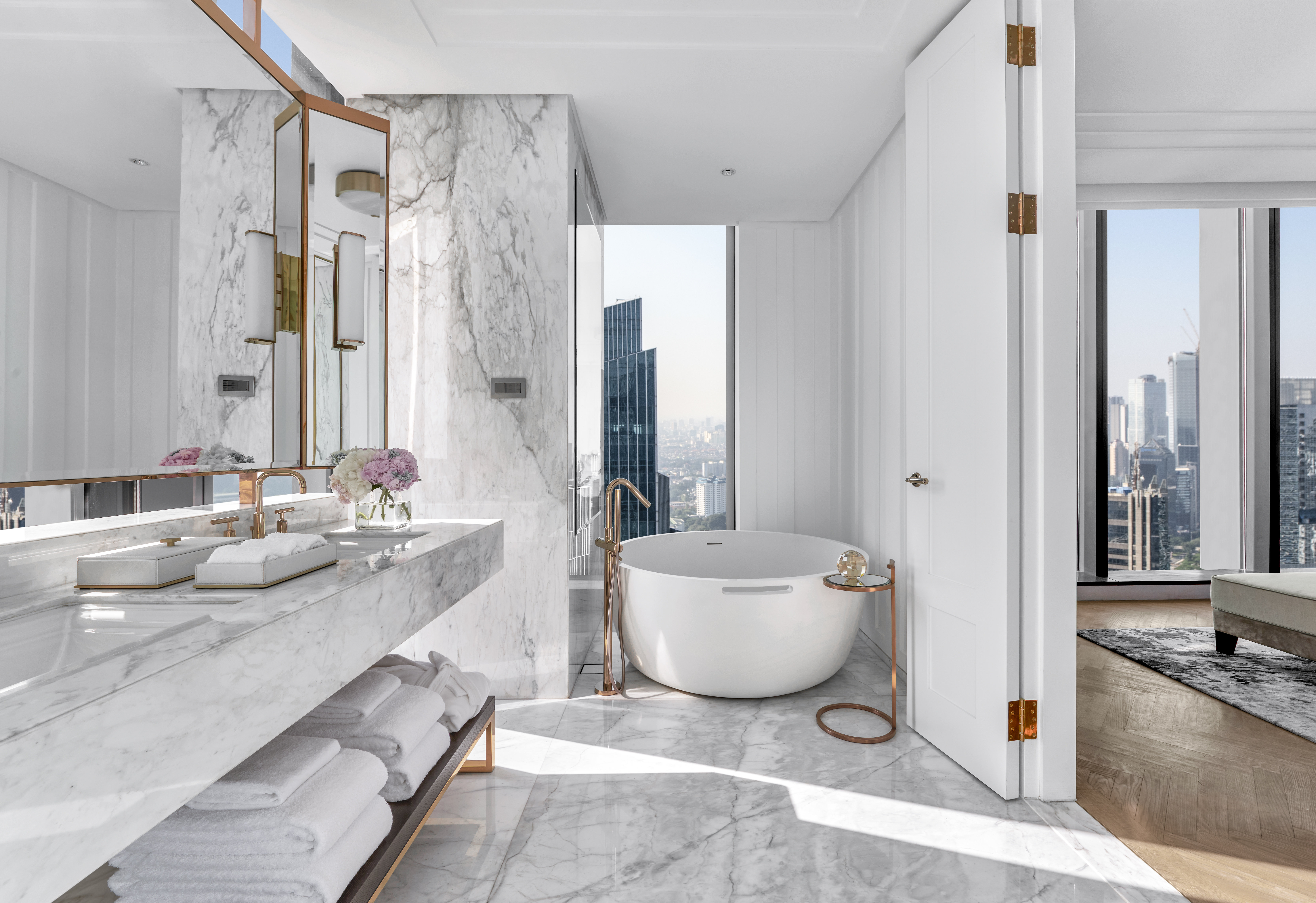 THE LANGHAM JAKARTA-guestroom-Executive Room Bathroom.jpg