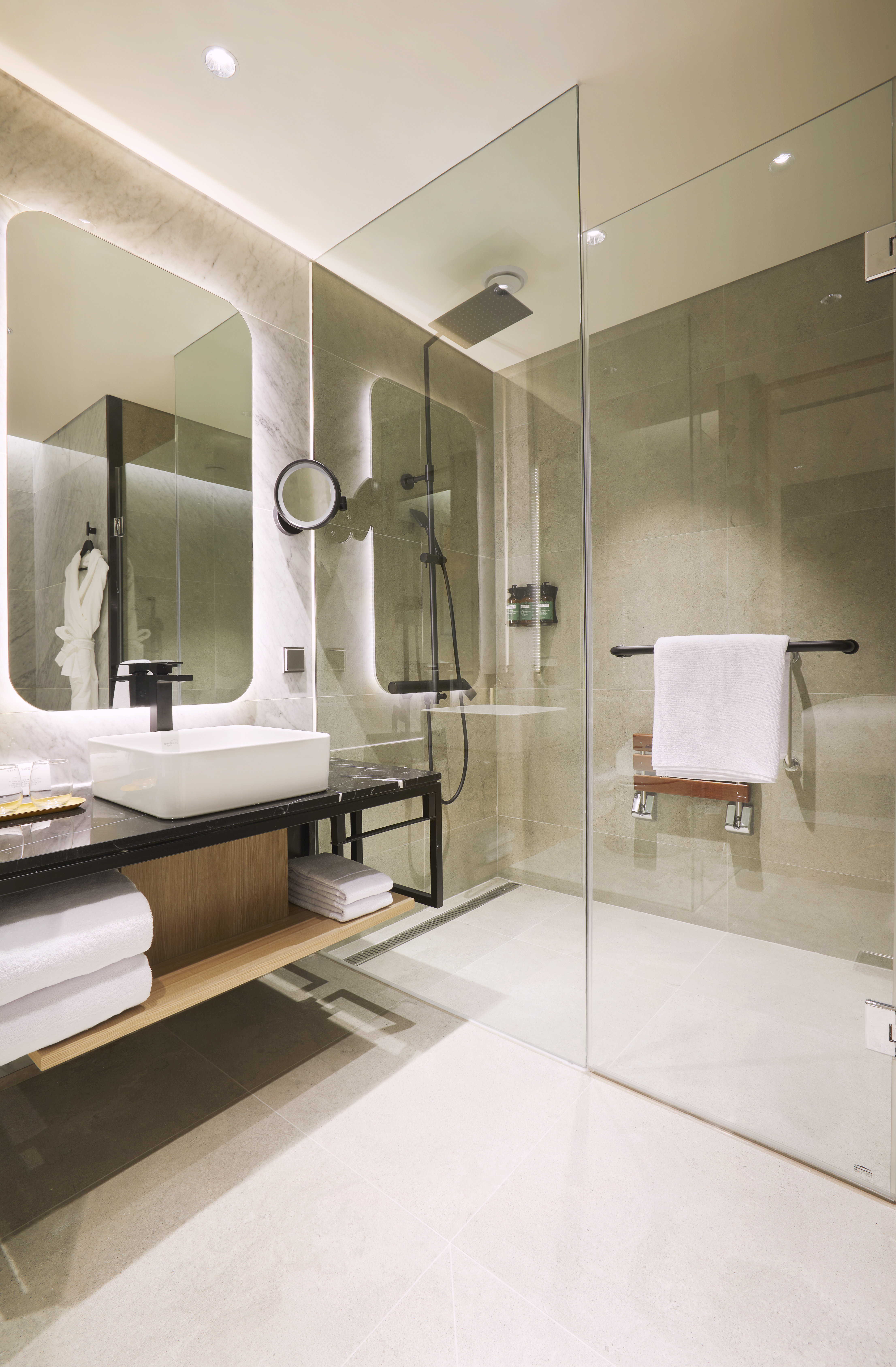 VOCO SEOUL GANGNAM BY IHG-guestroom-One Bed King Suite Bathroom.jpg