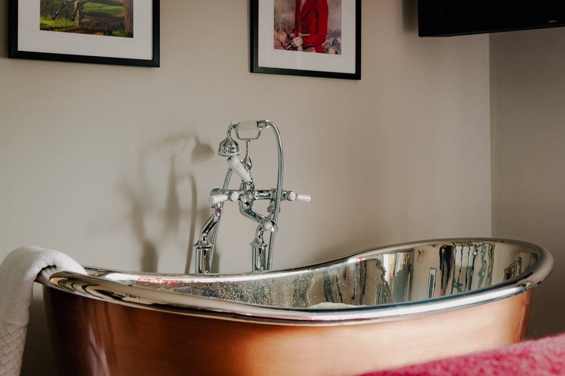 HARE AND HOUNDS NEWBURY-guestroom-Bathroom.jpg