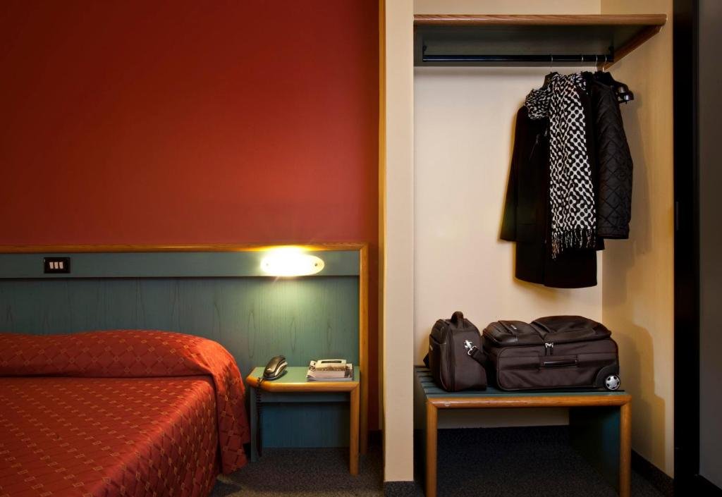 STAY HOTEL-guestroom-GUEST ROOM.jpg