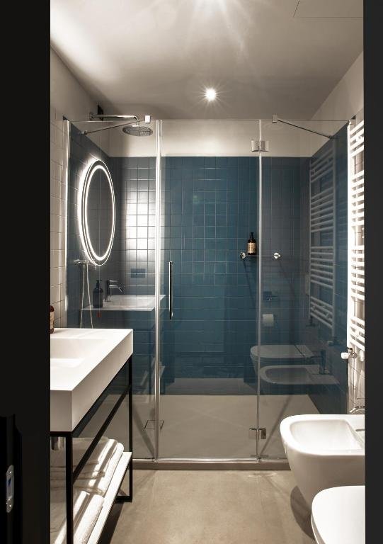 STAY HOTEL-guestroom-BATHROOM.jpg