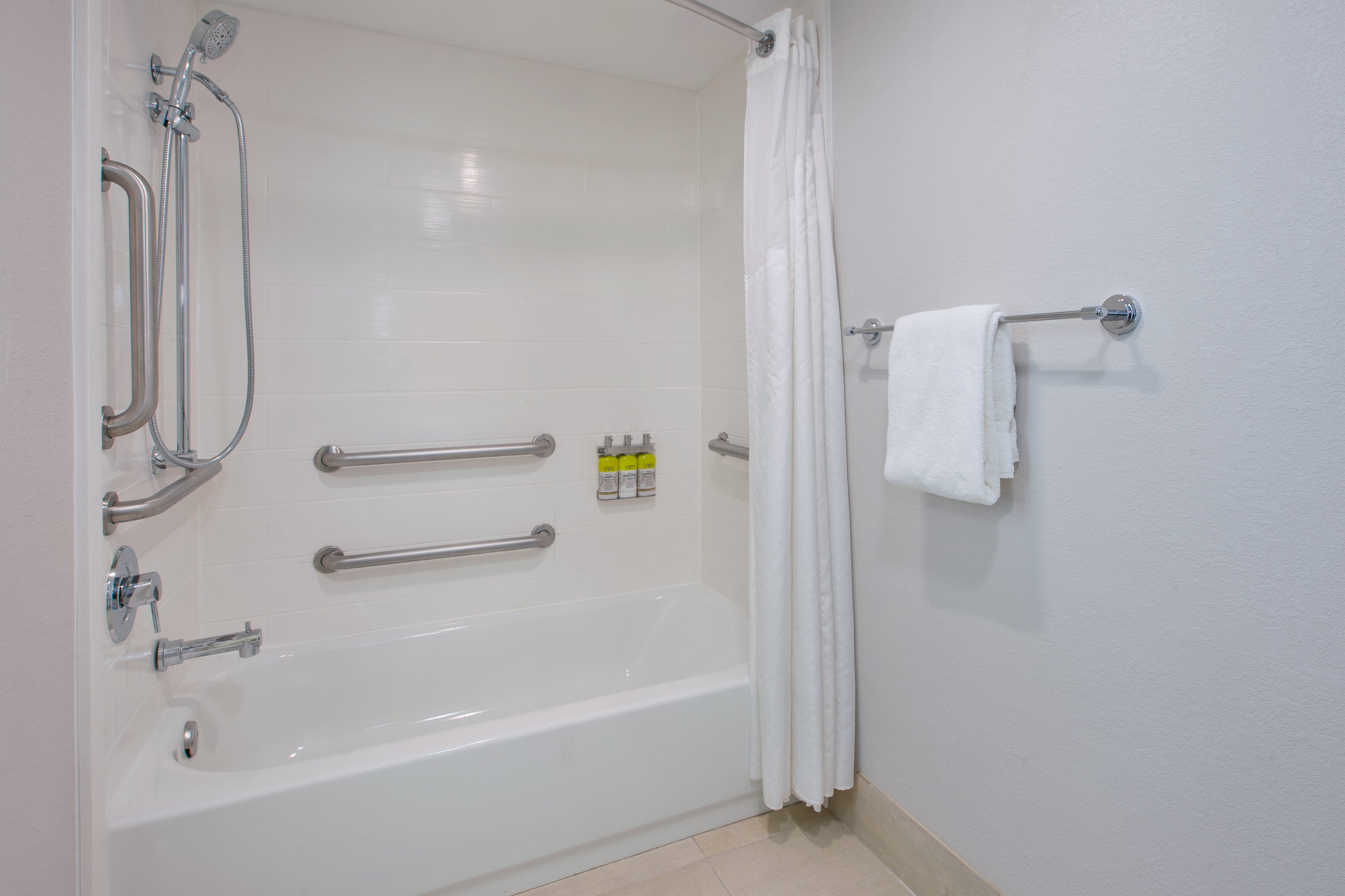 Newly Renovated King Room With Accessible Tub 