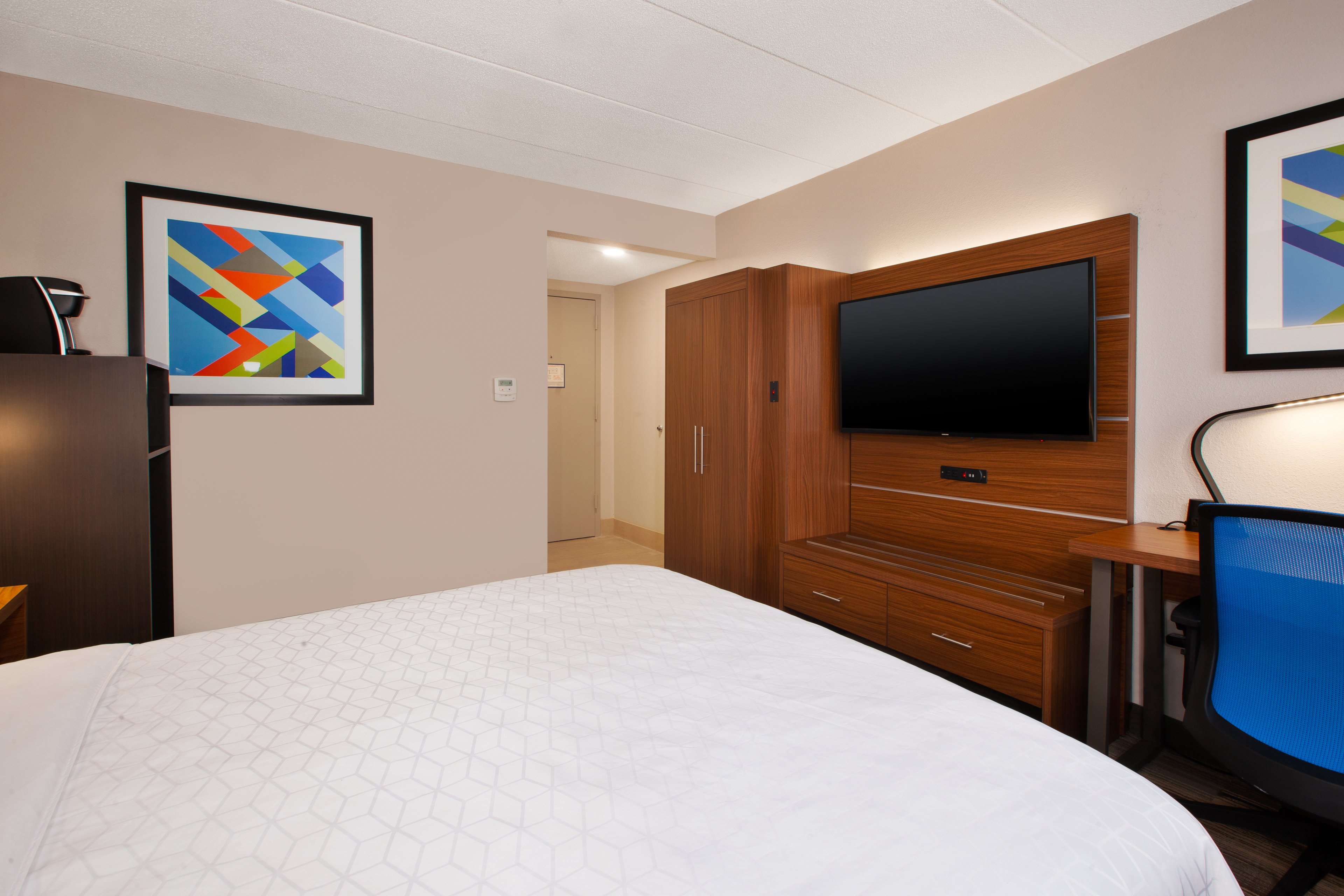 Newly Renovated Room With King Bed And Large Screen LED TV
