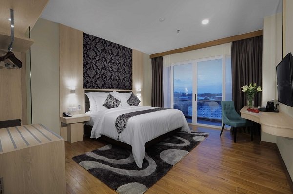 ASTON BATAM-guestroom-Premier Room.jpg