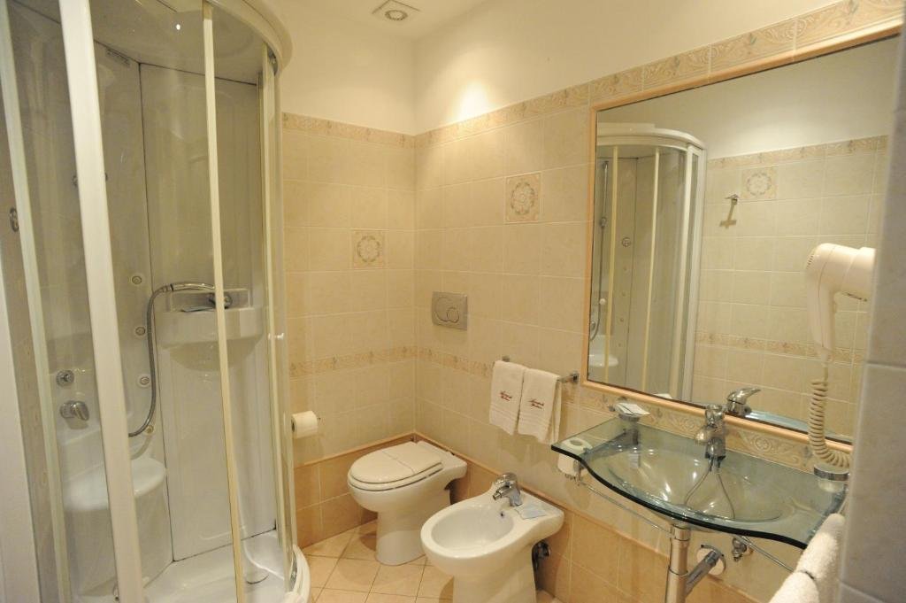 ACROPOLI BED AND BREAKFAST SIRACUSA-guestroom-BATHROOM.jpg