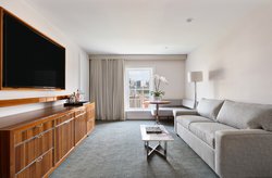  - 33 Seaport Hotel New York