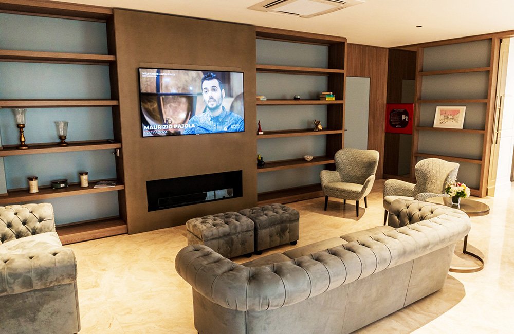 EUROPA HOTEL VASTO-guestroom-LIVING AREA.jpg