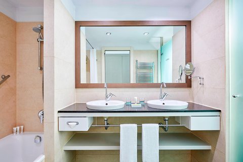 LE MERIDIEN RA BEACH HOTEL SPA - Photo 45