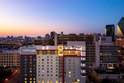  - Courtyard by Marriott Downtown Dallas - I-35, Exit 428C
