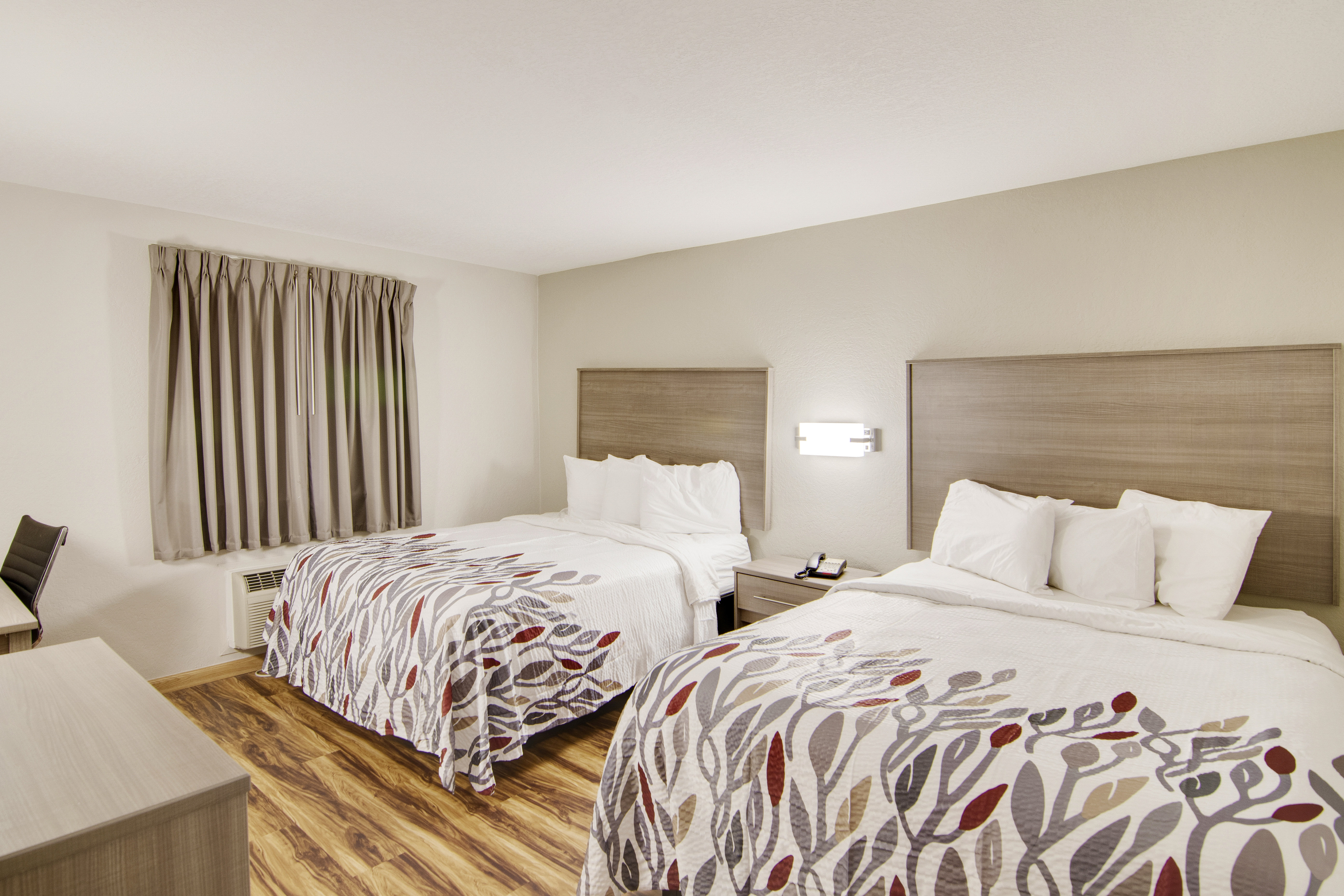 RED ROOF SUITES PENSACOLA-NAS CORRY-guestroom-Suite Queens.jpg