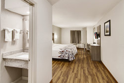  - Red Roof Inn & Suites NAS Pensacola