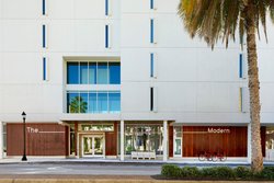  - Sarasota Modern Hotel