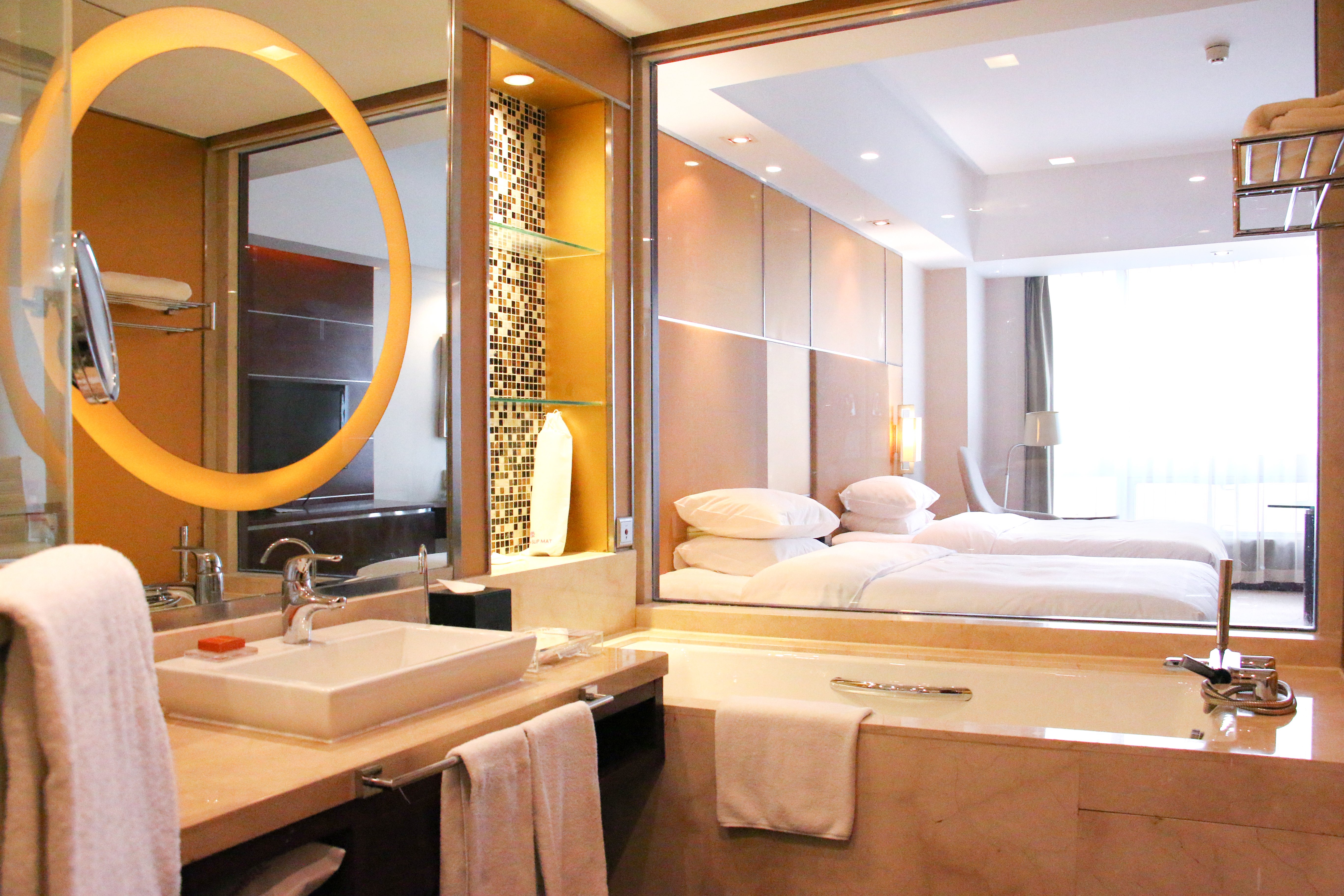 CROWNE PLAZA YANTAI SEAVIEW BY IHG-guestroom-Bathroom.jpg