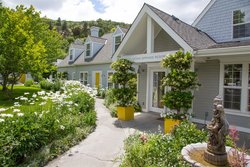  - Lithia Springs Resort Ashland - I-5, Exit 19