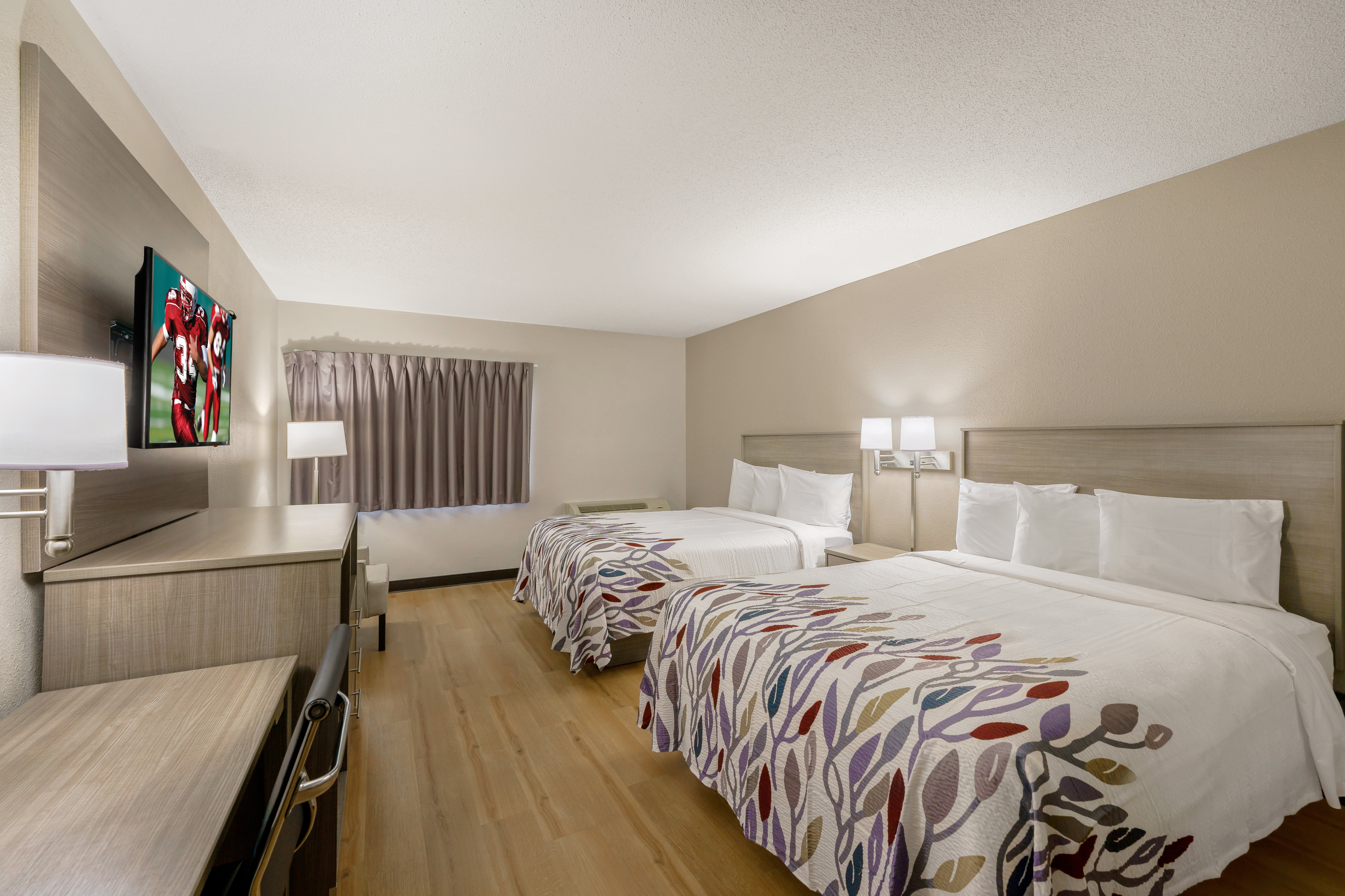 RED ROOF SUITES NEWPORT MIDDLETOWN-guestroom-Standard Queens.jpg