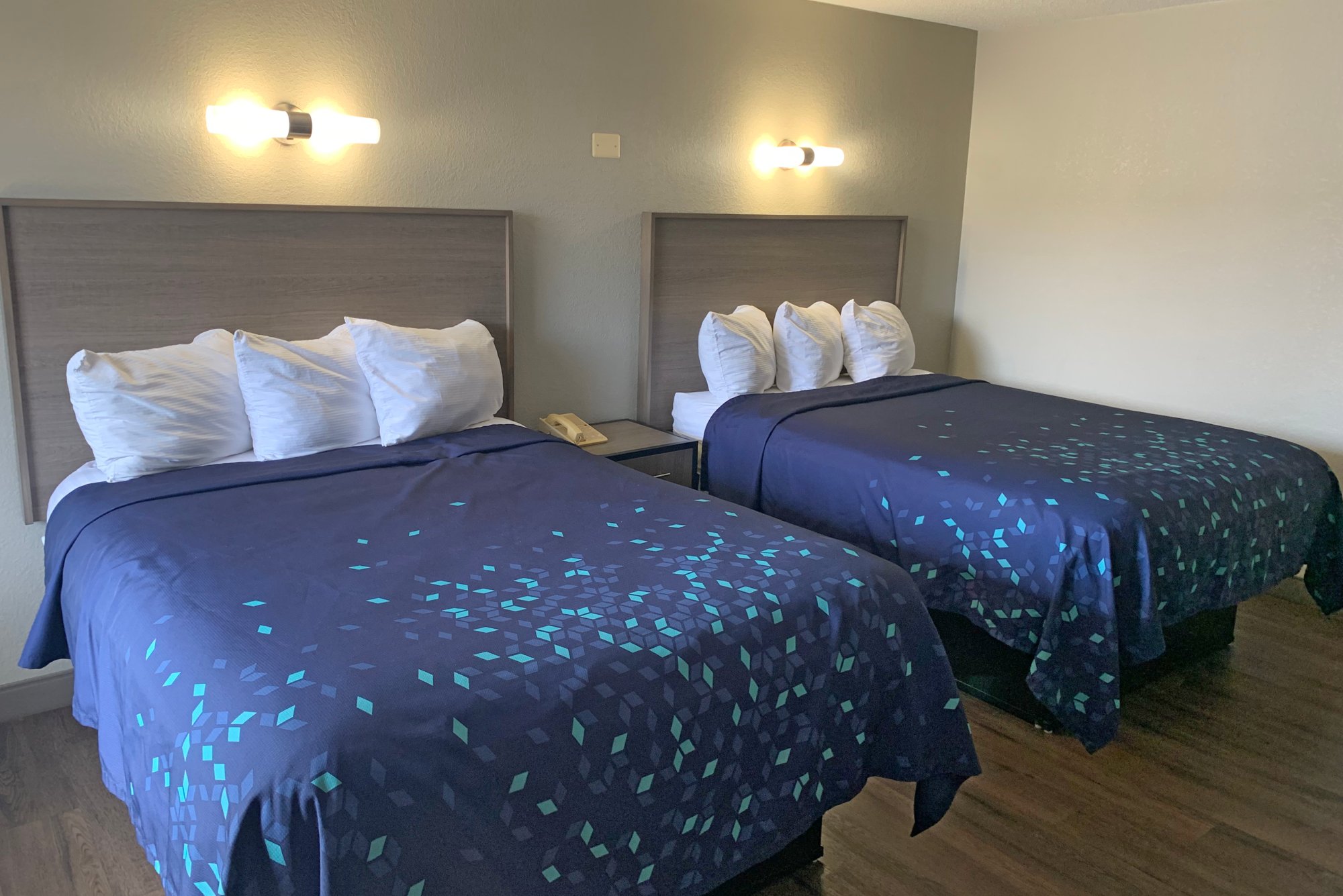 Red Carpet Inn-guestroom-RVAAX Queens.jpg
