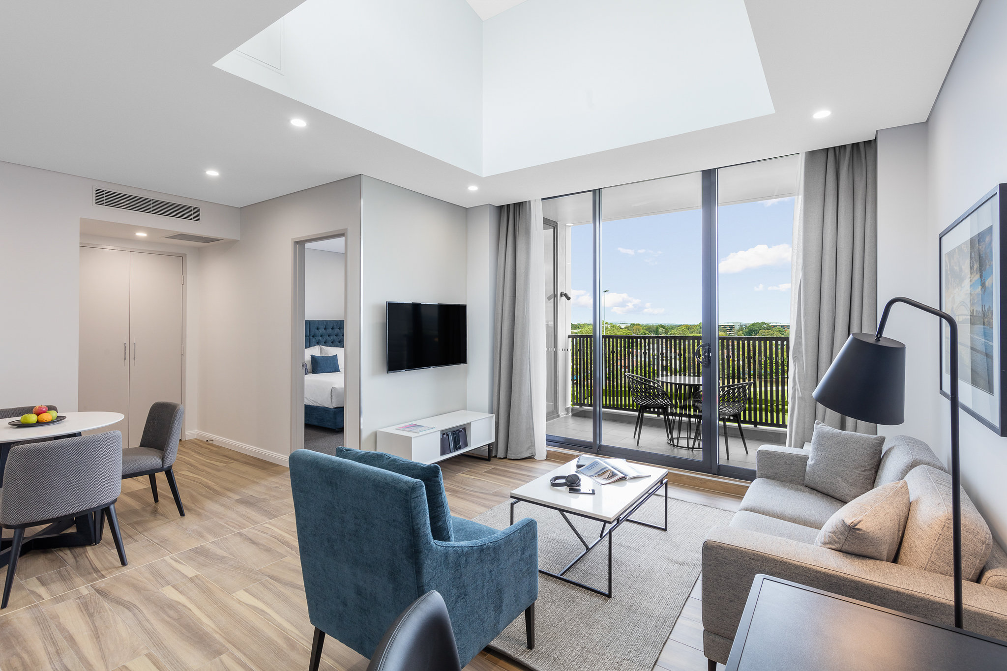 Meriton Suites Coward Street-guestroom-1 Bedroom Luxury Twin Suite.jpg
