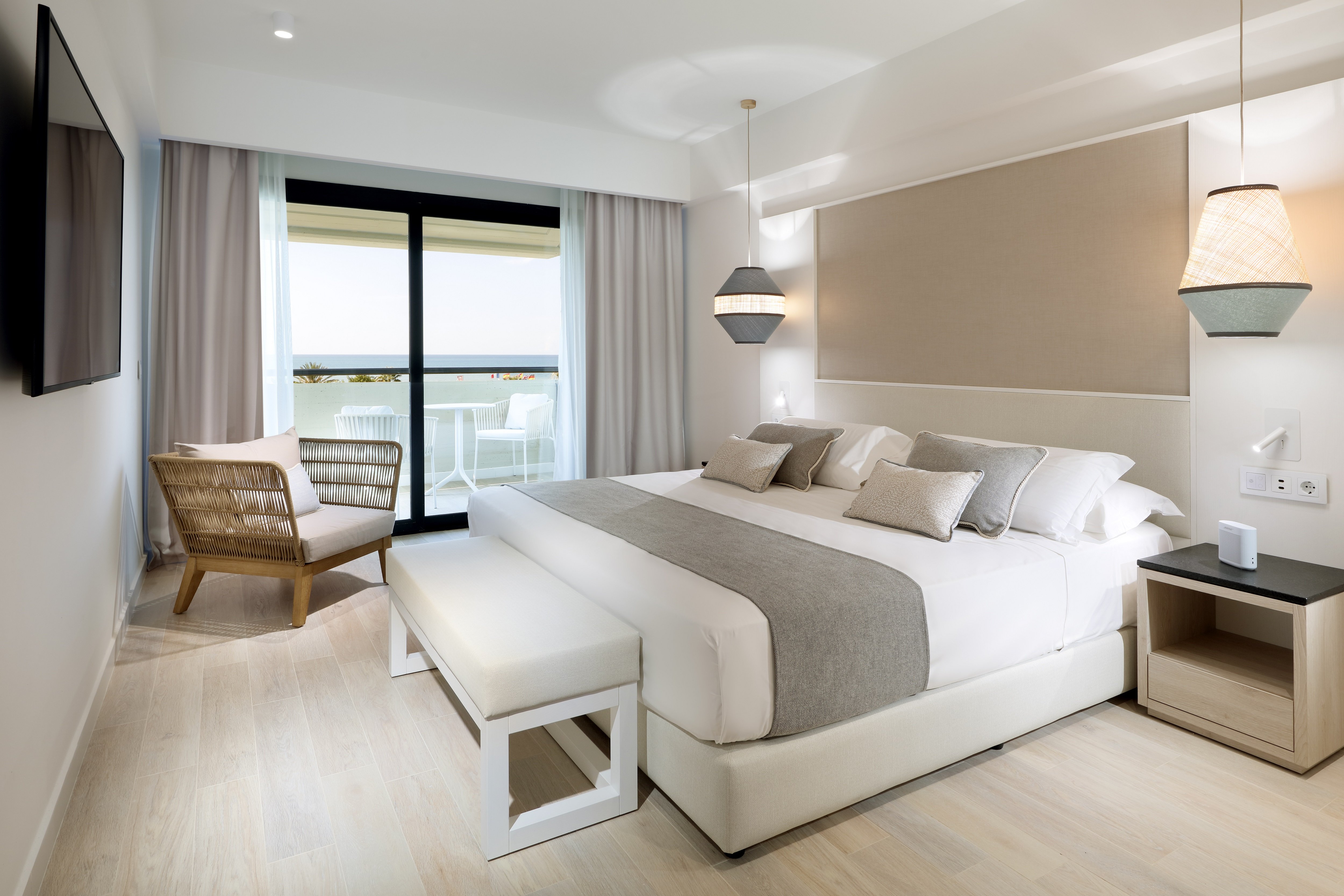 GRAND PALLADIUM SICILIA-guestroom-Rooms Suite Sea View.jpg