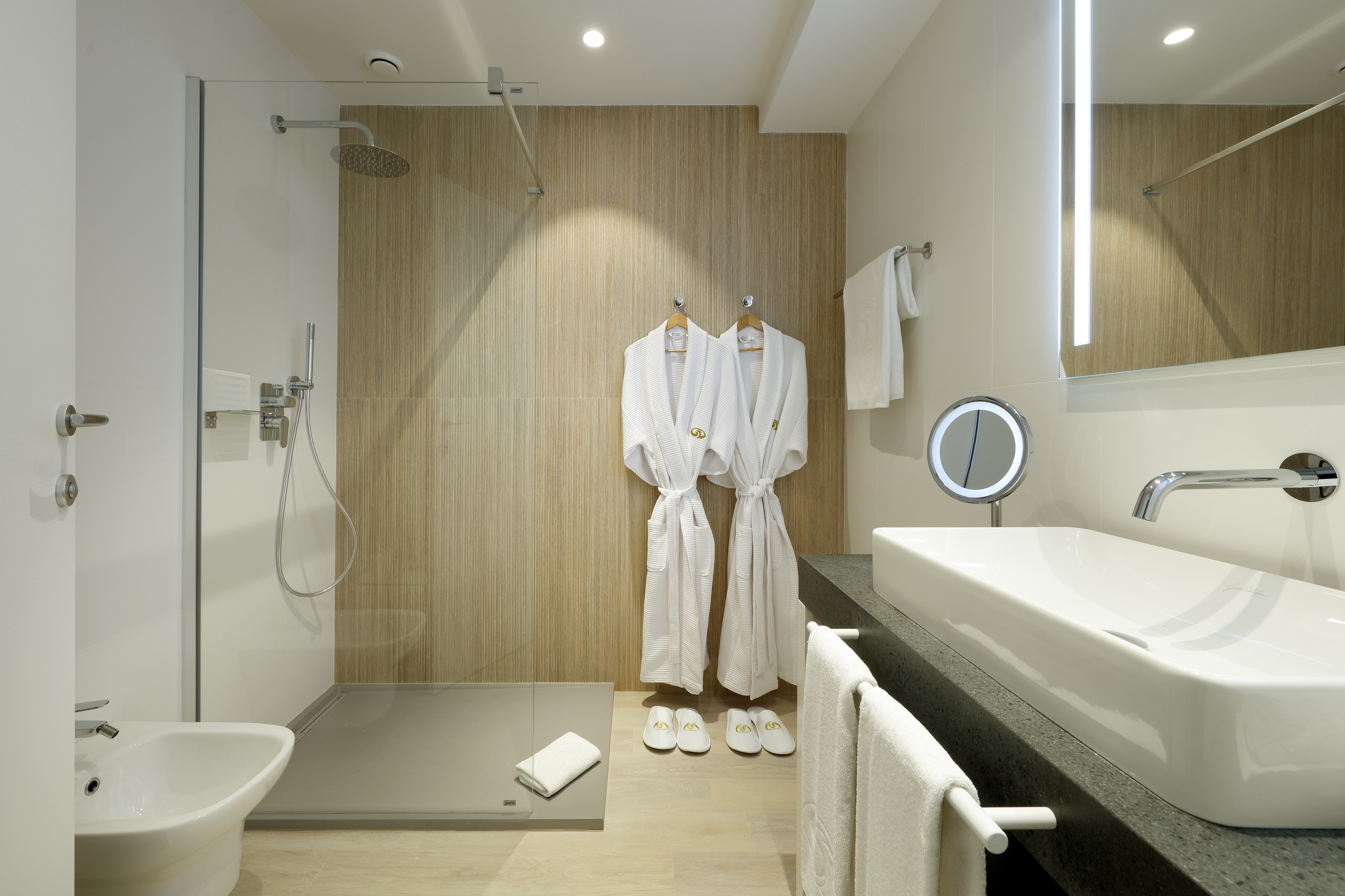 GRAND PALLADIUM SICILIA-guestroom-Rooms Deluxe Private Bathroom.jpg