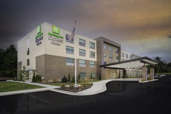 Holiday Inn Express & Suites Brevard City Center