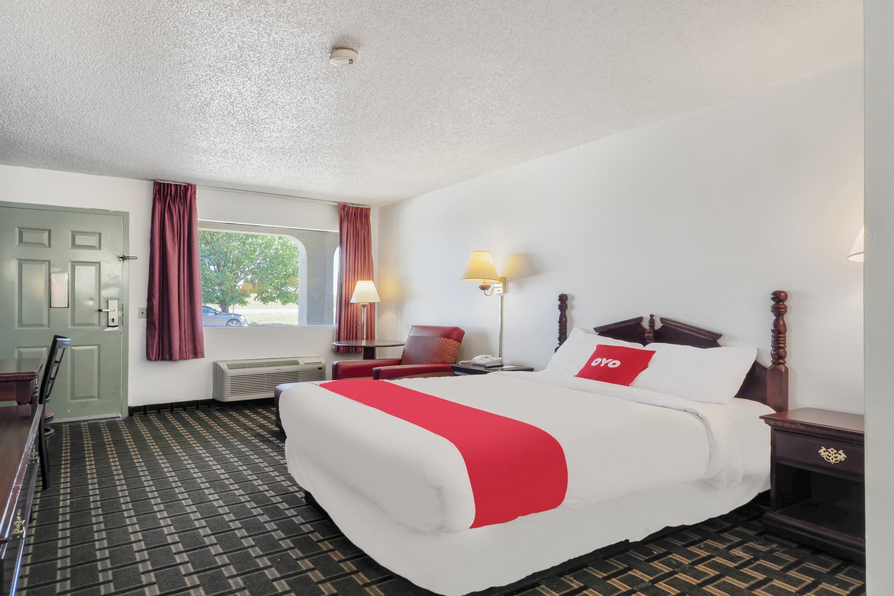 LONESTAR INN AND SUITES-guestroom-Room.jpg